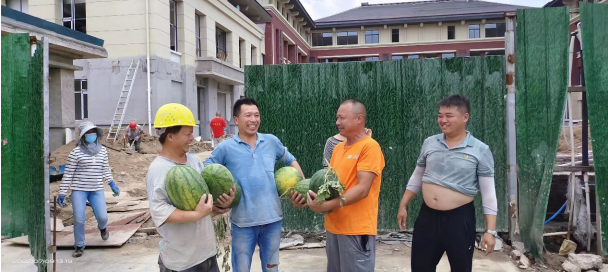 高温下的融信工地：有序合规安全地开展施工_中国网地产