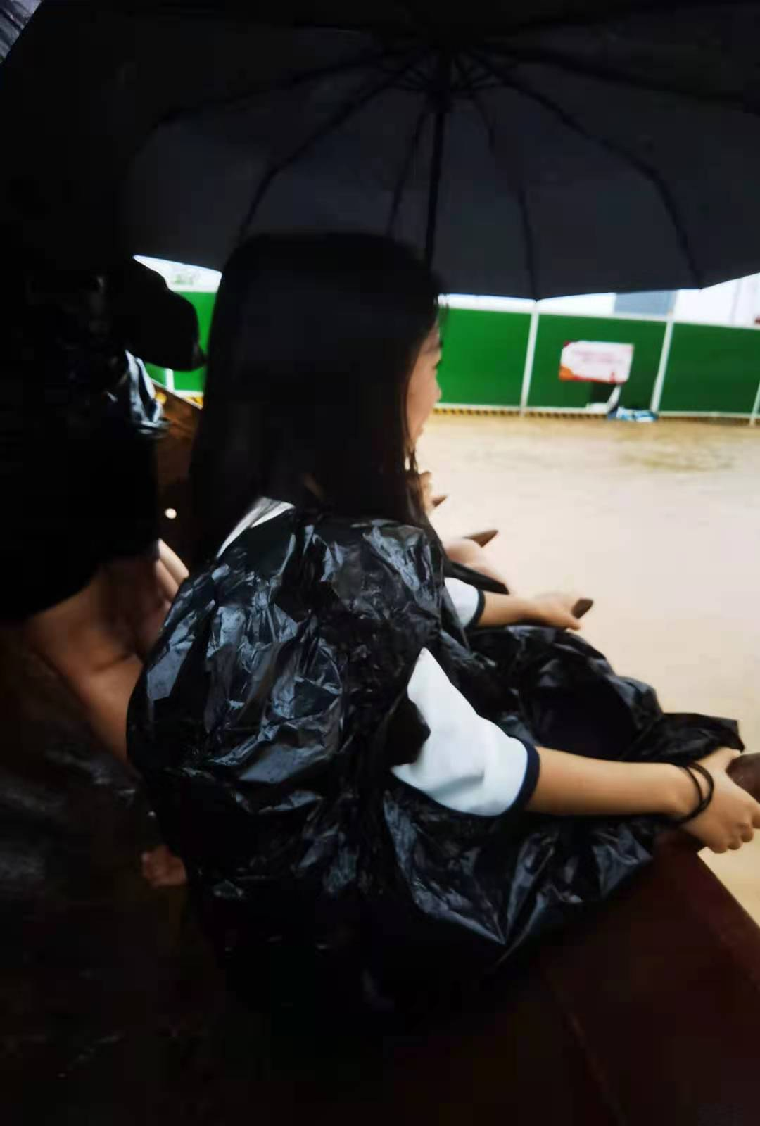 风雨无晴人有情 鑫苑集团员工勇救6名群众中国网地产
